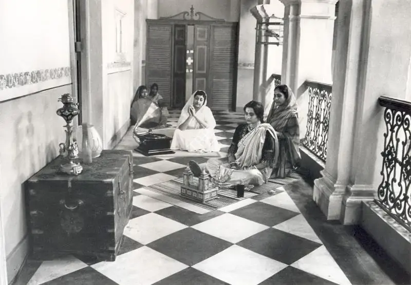 Soumendu Roy (Cinematographer), Ghare Baire, 1985, Photographic Still