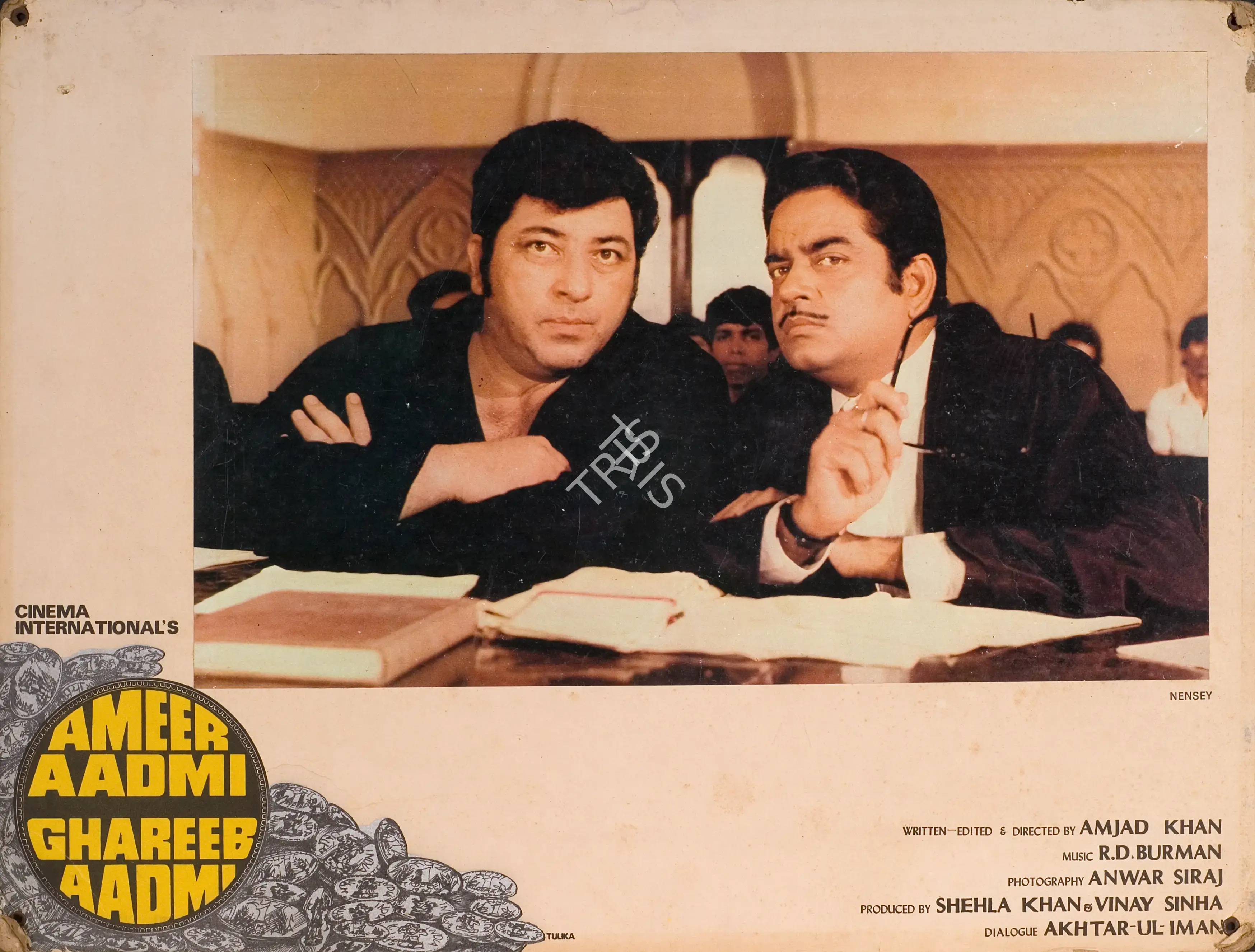 Shehla Khan (Producer), Ameer Aadmi Gareeb Aadmi, 1985, Photographic Still Mounted on Lobby Card
