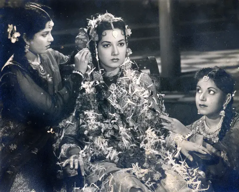 Ramniklal N. Shah (Producer), Noor Mahal, 1954, Photographic Still