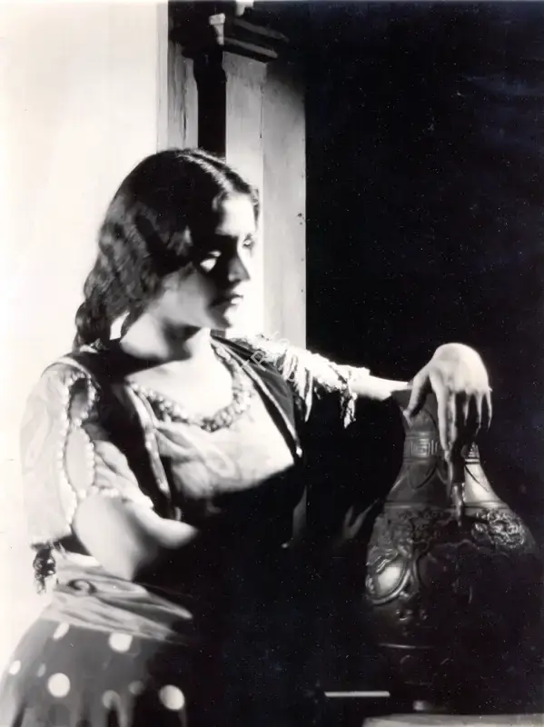 Moti B. Gidwani (Director), Daku Ki Ladki, 1933, Photographic Still