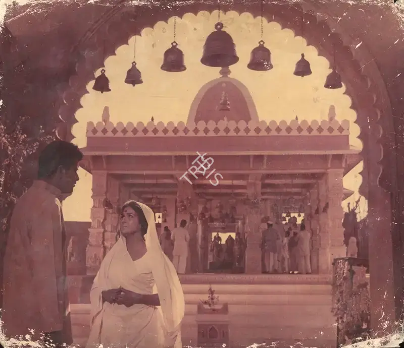 V.N. Reddy (Cinematographer), Upkar, 1967, Photographic Still