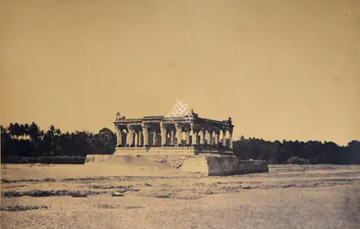 Capt. Linnaeus Tripe (Photographer), The Neerali Mundapam in the bed of the (Vygay) river seen from the causeway, Madura, 1858, Antiquarian Photograph