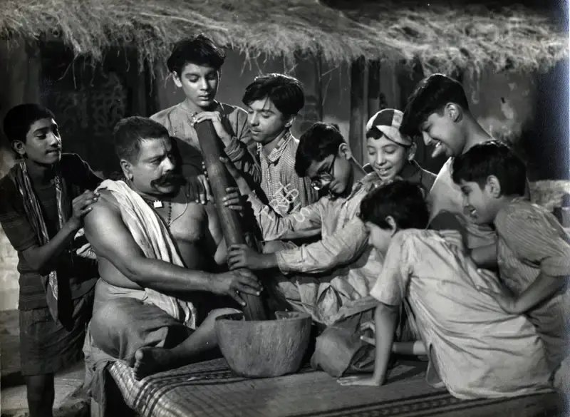 Jaywant Pathare (Cinematographer), Ab Dilli Dur Nahin, 1957, Photographic Still
