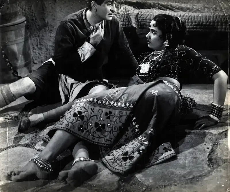 Radhu Karmakar (Cinematographer), Jis Desh Men Ganga Behti Hai, 1960, Photographic Still