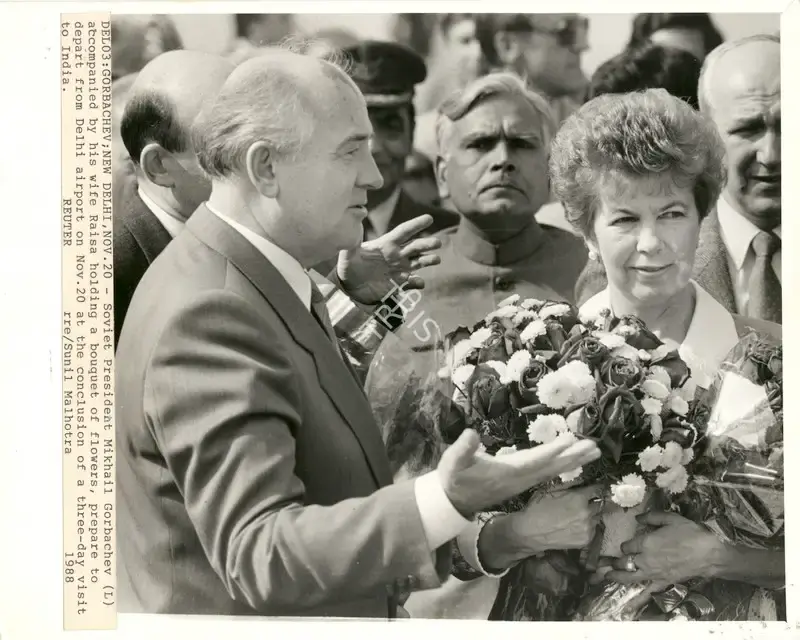 Sunil Malhotra (Photographer), Del03: Gorbachev; New Delhi, Nov. 20, 1988, Contemporary Photograph