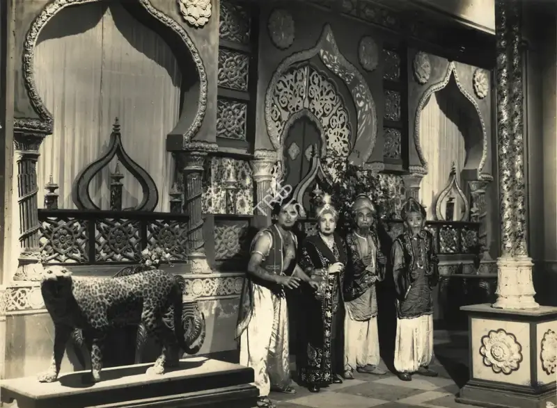 John Cavas (Director), Baghdad Ka Jadu, 1956, Photographic Still