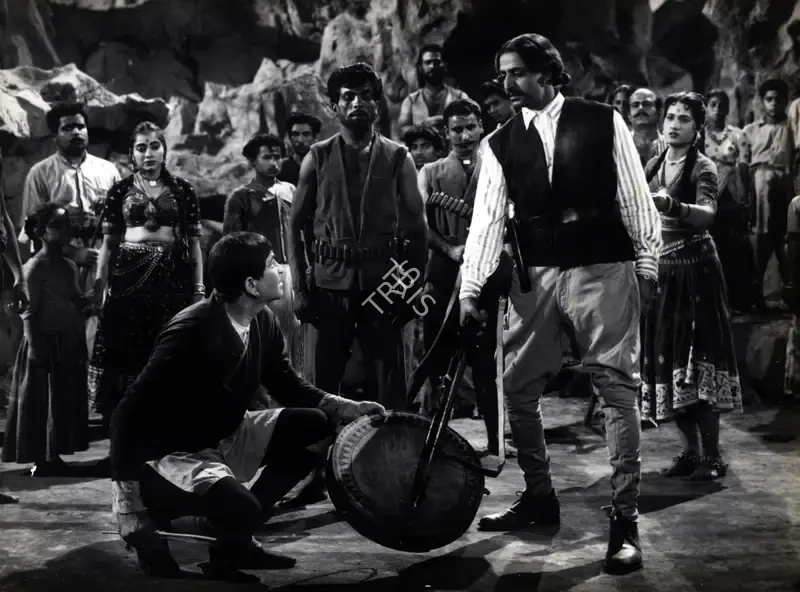 Radhu Karmakar (Cinematographer), Jis Desh Men Ganga Behti Hai, 1960, Photographic Still
