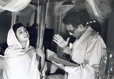 Nemai Ghosh (Still Photographer), Ghare Baire, 1985, Working Still
