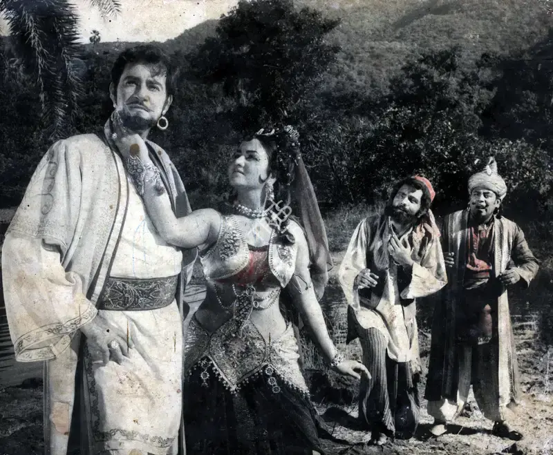 Anant Wadadeker (Cinematographer), Saat Sawal, 1971, Photographic Still