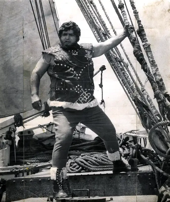 Raj Kumar Kohli (Producer), Lootera, 1965, Photographic Still