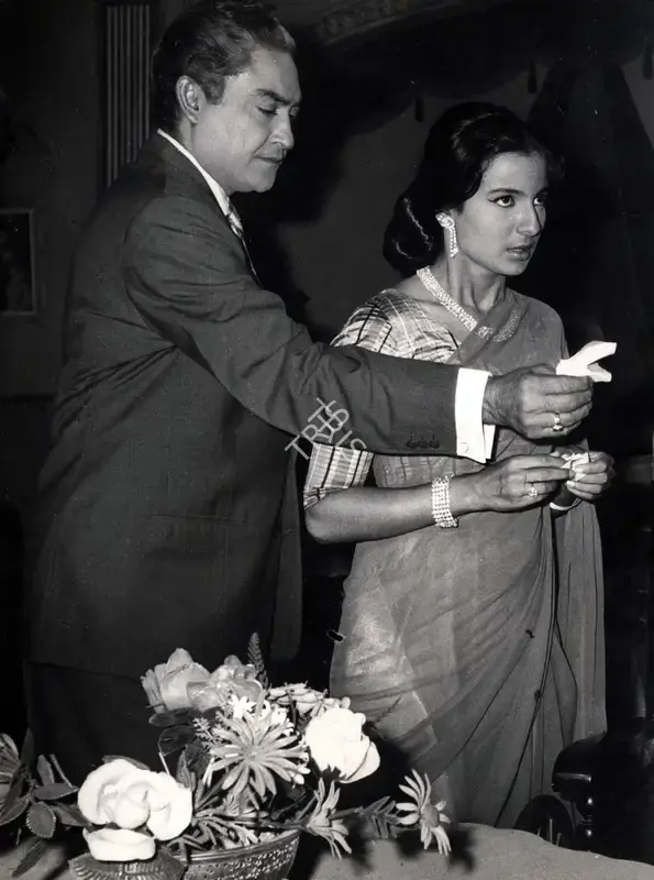 Vasant Joglekar (Producer), Aaj Aur Kal, 1963, Photographic Still