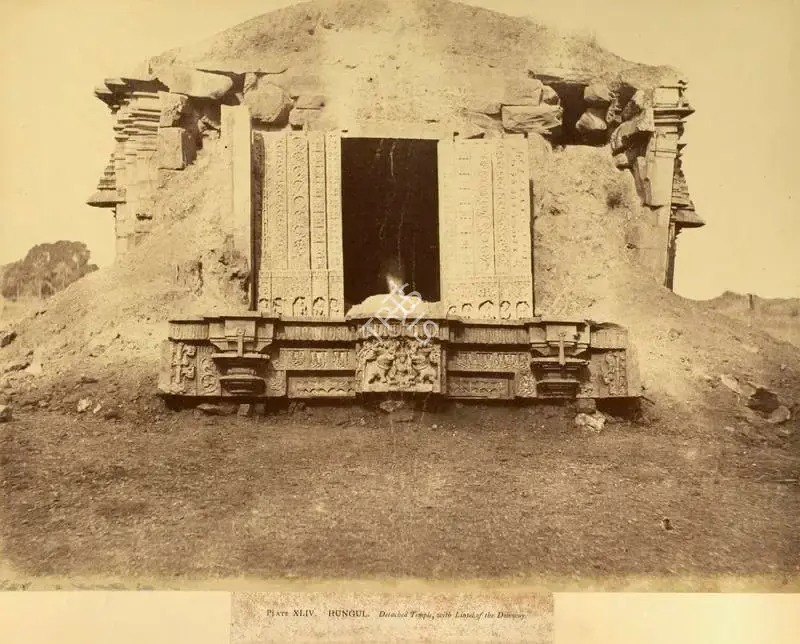 William Henry Pigou (Photographer), Hungul. Detached Temple, with Lintel of the Doorway, Antiquarian Photograph