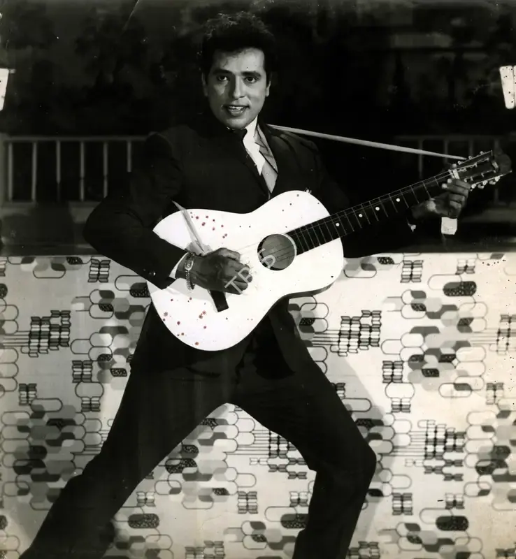Chandra Shekhar (Producer), Street Singer, 1966, Photographic Still