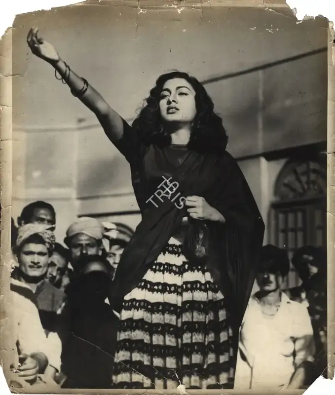 Jal Mistry (Cinematographer), Aandhiyan, 1952, Photographic Still