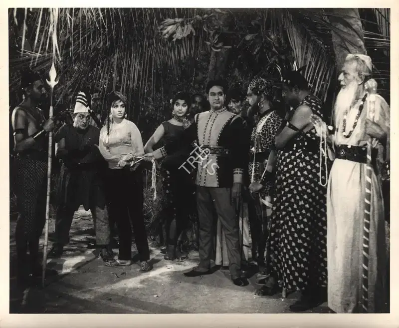 M.A. Siddiqui (Producer), Chor Darwaza, 1965, Photographic Still