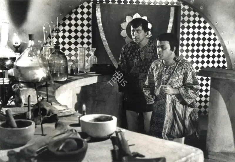 Soumendu Roy (Cinematographer), Hirak Rajar Deshe, 1980, Photographic Still