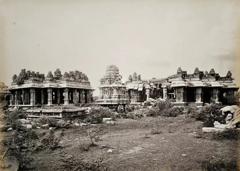 Edmund David Lyon (Photographer), The Vigiovittaldover; a ruined temple near the Toomboodra River (general view of stow car and mandapams), Antiquarian Photograph