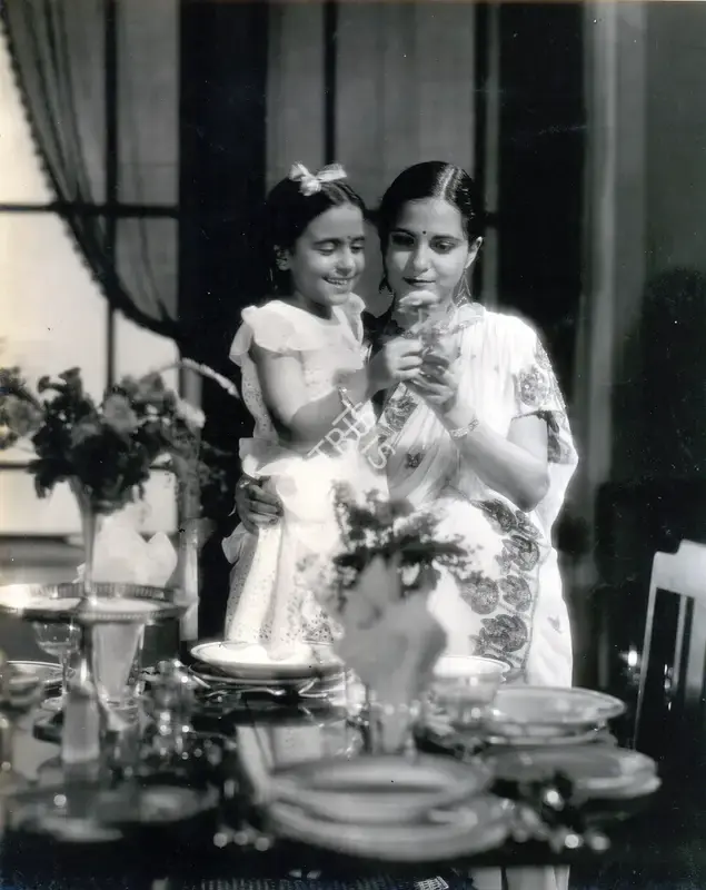 Moti B. Gidwani (Director), Do Aurate, 1937, Photographic Still