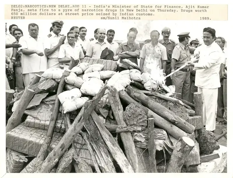 Sunil Malhotra (Photographer), Del02: Narcotics: New Delhi, Aug11, 1989, Contemporary Photograph