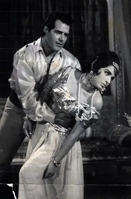 Raj Kumar Kohli (Producer), Lootera, 1965, Photographic Still