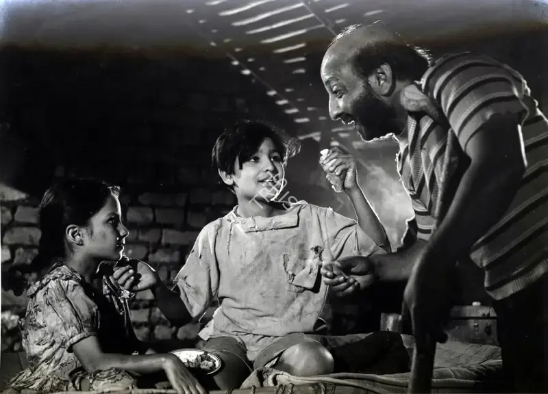 Taru Dutt (Cinematographer), Boot Polish, 1954, Photographic Still