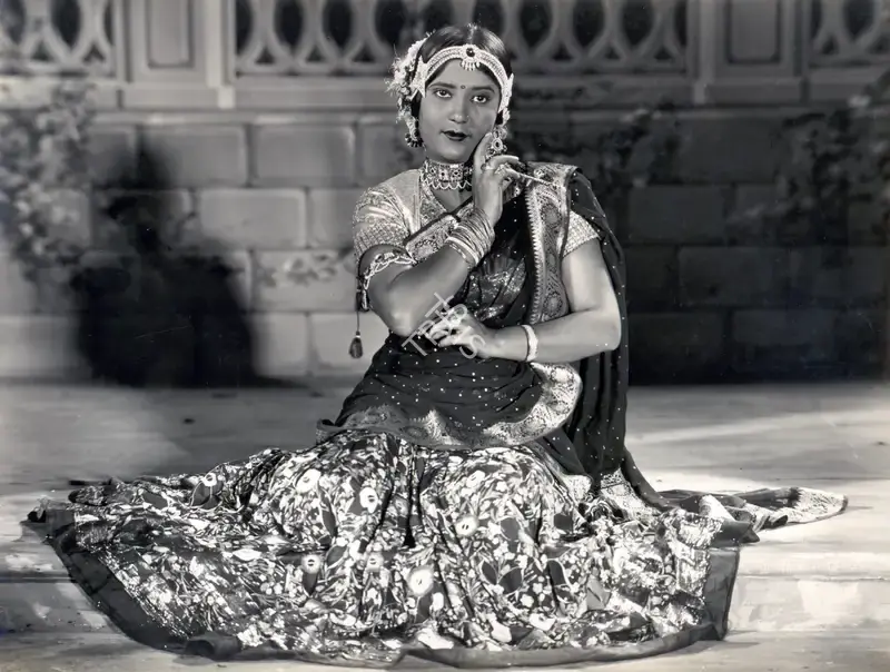 Moti B. Gidwani (Director), Do Aurate, 1937, Photographic Still