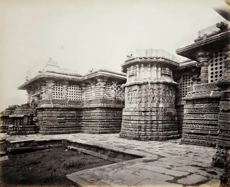 Edmund David Lyon (Photographer), Hallabeed Temple (South-east angle) Situated near Hassan, Mysore Territory, Antiquarian Photograph