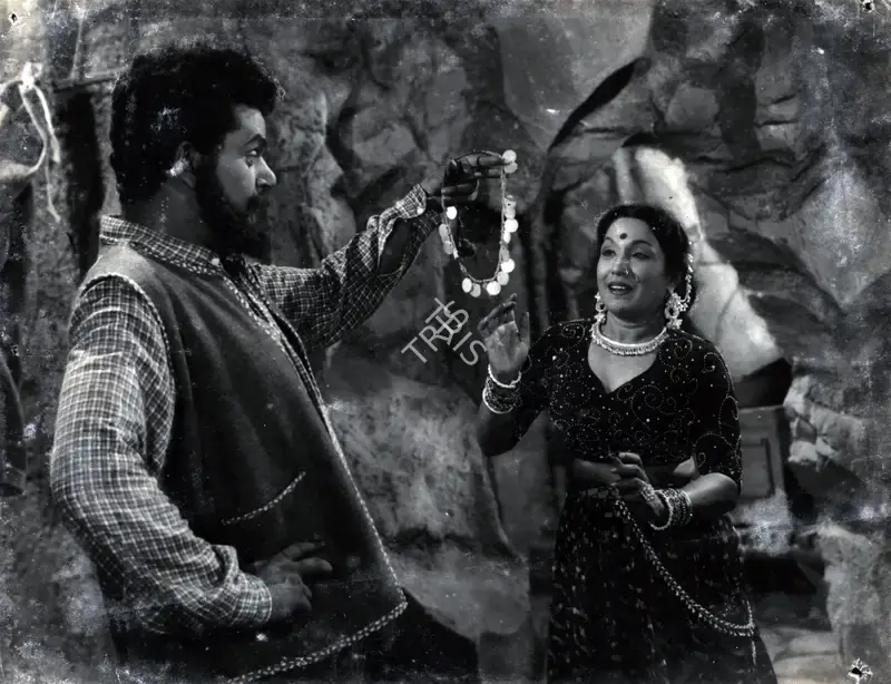 Radhu Karmakar (Cinematographer), Jis Desh Men Ganga Behti Hai, 1960, Photographic Still