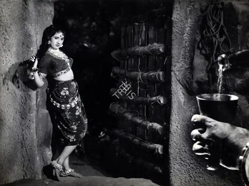 Radhu Karmakar (Cinematographer), Jis Desh Men Ganga Behti Hai, 1960, Photographic Still