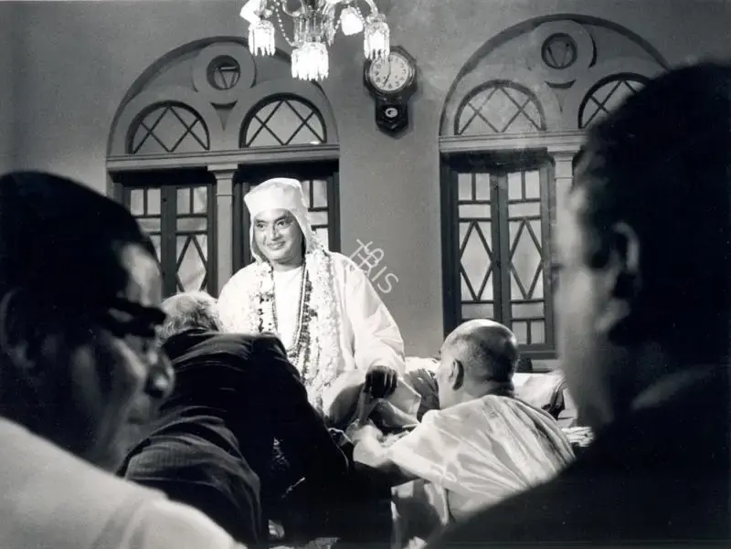 Satyajit Ray (Director), Ka Purush Maha Purush, 1965, Photographic Still