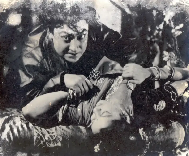 Gyan Mukherjee (Director), Sangram, 1950, Photographic Still