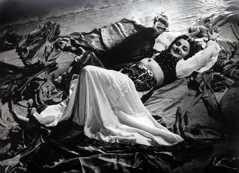 Jayant Desai (Director), Hazaar Raten, 1953, Photographic Still