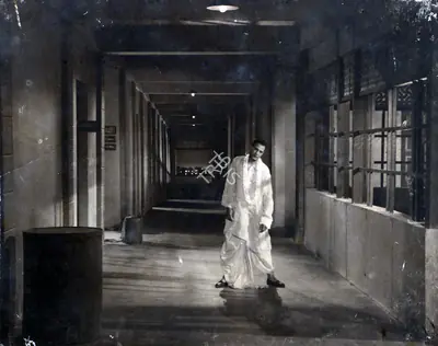 Radhu Karmakar (Cinematographer), Jagte Raho, 1956, Photographic Still