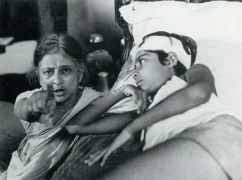 K K Mahajan (Cinematographer), Ek Din Pratidin, 1979, Photographic Still