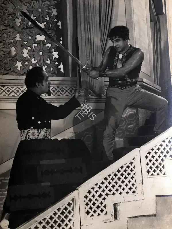 Amiya Chakravarty (Director), Shahenshah, 1953, Photographic Still