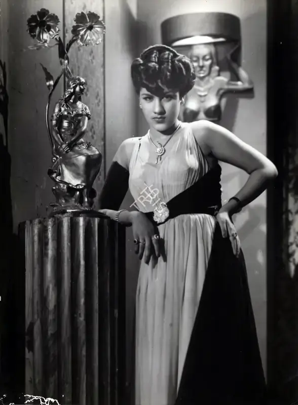 Harbans (Producer), Betaab, 1952, Photographic Still