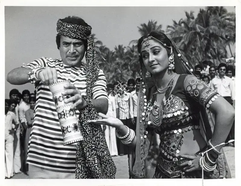 Sohanlal Kanwar (Producer), Papi Pet Ka Sawal Hai, 1984, Photographic Still