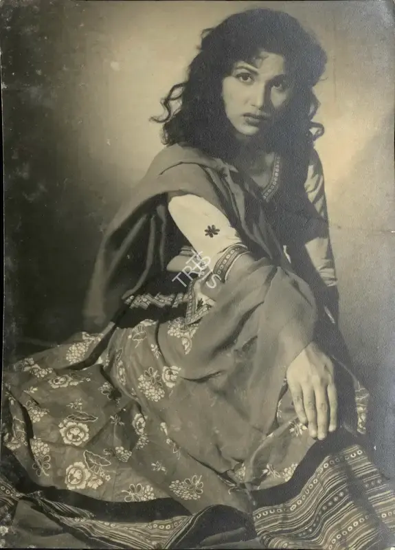 Ravindra Dave (Director), Bhai Saheb, 1954, Photographic Still