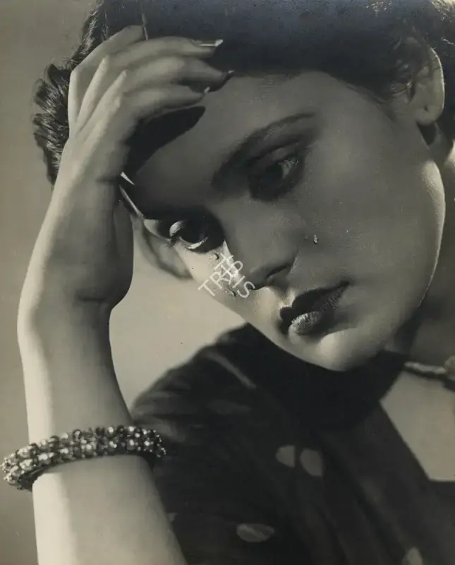Shanti Kumar (Director), Rakhi, 1949, Photographic Still