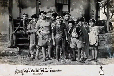Pathare, Jaywant (Cinematographer), Ab Dilli Dur Nahin, 1957 | Lobby Card | CinemaEducation | 00829262