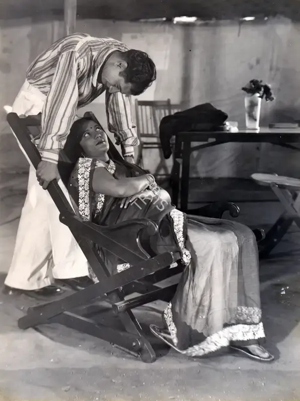 Moti B. Gidwani (Director), Do Aurate, 1937, Photographic Still