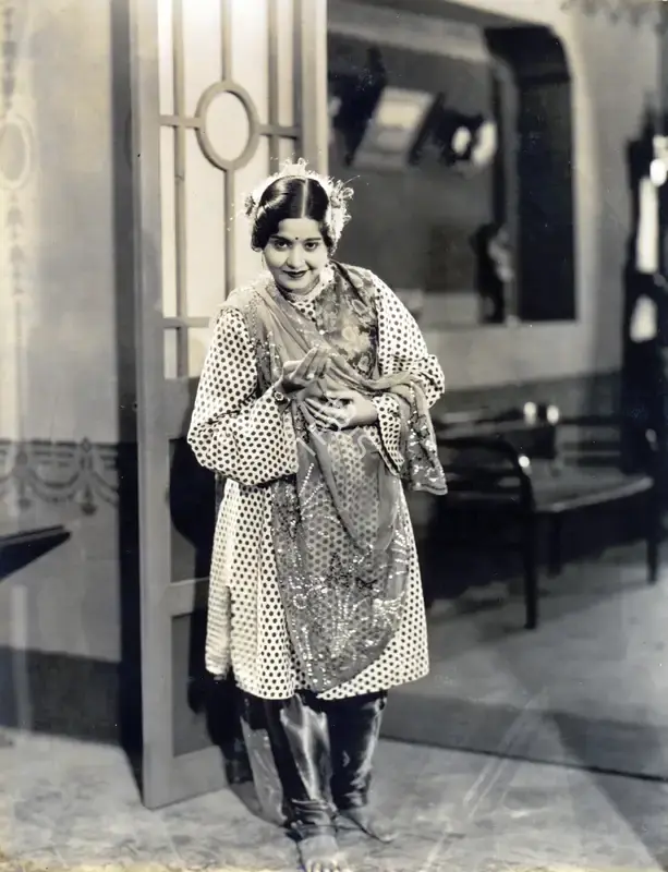 Moti B. Gidwani (Director), Do Aurate, 1937, Photographic Still