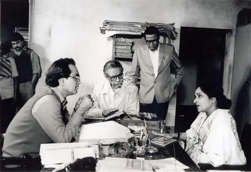 Nemai Ghosh (Still Photographer), Ganashatru, 1990, Working Still