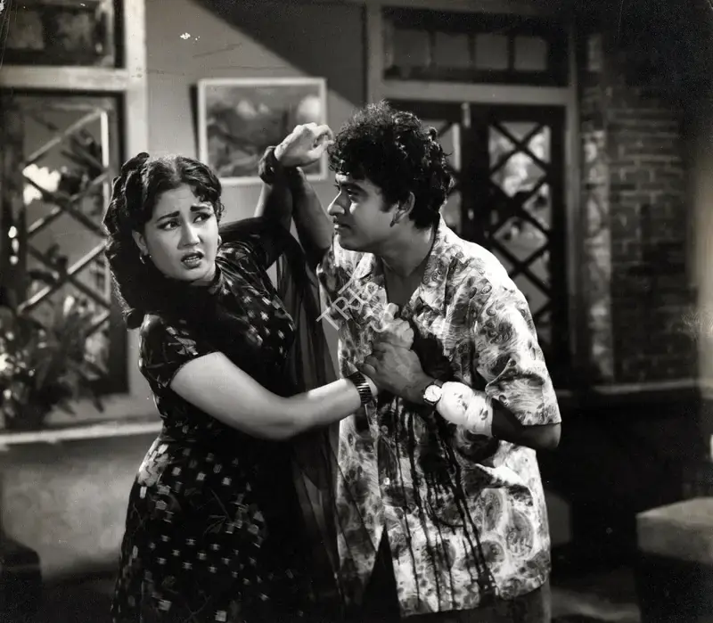 Dwarka Divecha (Cinematographer), Shararat, 1959, Photographic Still