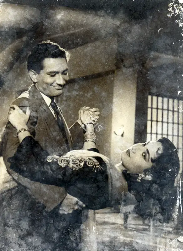 Ravindra Dave (Producer), Agra Road, 1957, Photographic Still