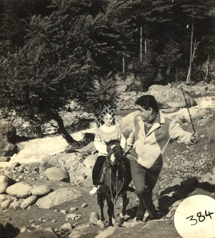 G. Singh (Cinematographer), Arzoo, 1965, Photographic Still