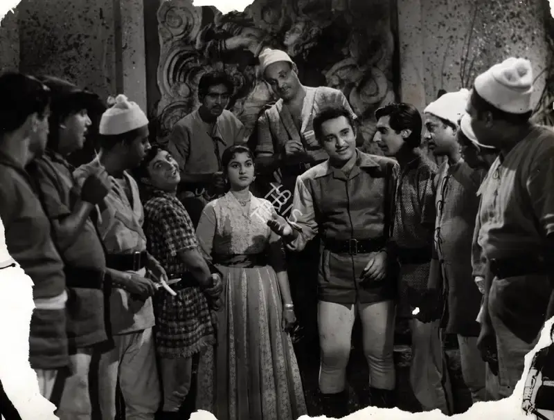 Kedar Bhargava (Producer), Teer Aur Talwar, 1960, Photographic Still