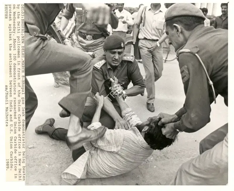 Sunil Malhotra (Photographer), Del03: Bhopal; New Delhi, March 8, 1989, Contemporary Photograph