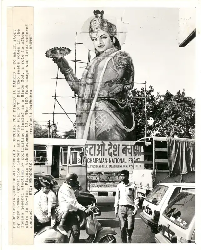 Sunil Malhotra (Photographer), Del96: Special; New Delhi, 22Nov89 - Special For Diario 16 Madrid, 1989, Contemporary Photograph