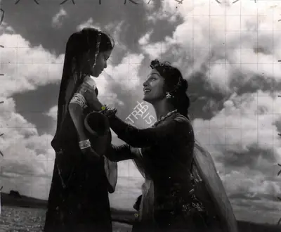 Apurba Bhattacharjee (Cinematographer), Mujhe Jeene Do, 1963, Photographic Still